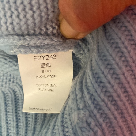 Light Blue & White long sleeved V-neck Women's Sweater in size Large - Picture 10 of 12